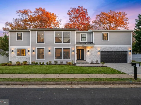 2207 Arden St, Dunn Loring, VA 22027