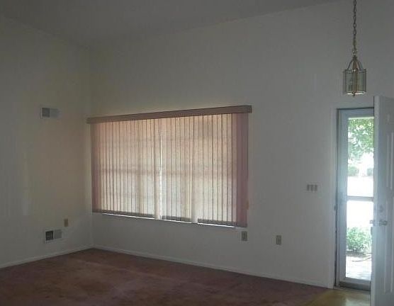2nd image of 1041A Canterbury Dr