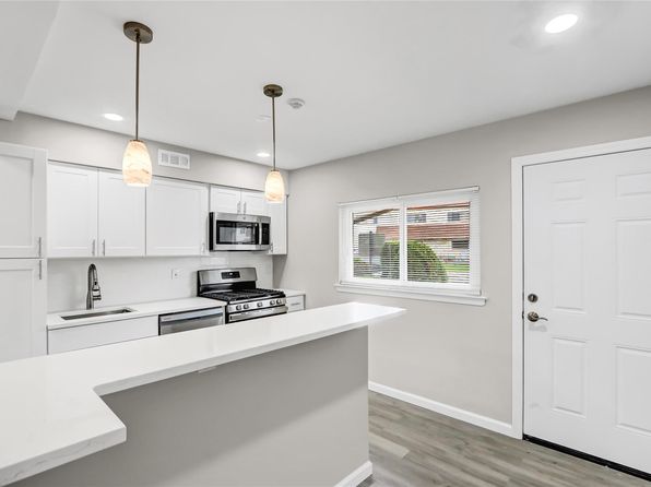 193 N Point Circle Circle #193, Coram, NY 11727