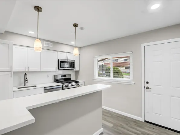 193 N Point Circle Circle #193, Coram, NY 11727