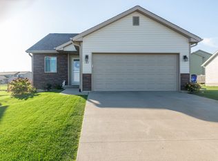 187 Woodstone Ln SW, Cedar Rapids, IA 52404