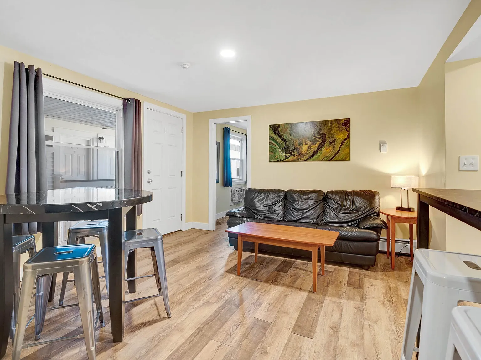 3 bed, $1,600 — Photo 2