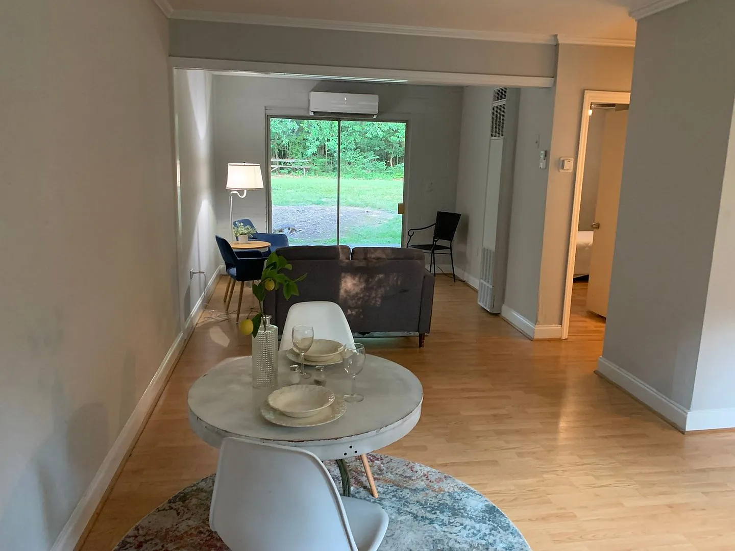 Charming One Bedroom Apartment In The Heart of Plaza Midwood! — Photo 2