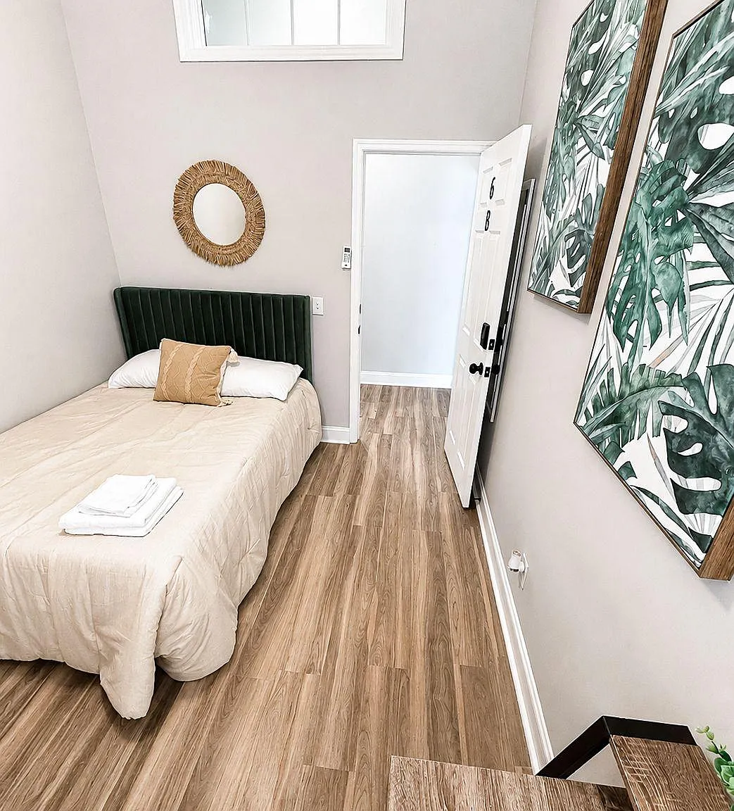4 bed, 2.0 bath, 2350 sqft, $910 — Photo 2