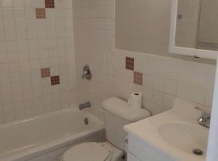 7702 Woodstock Rd APT H, Saint Louis, MO