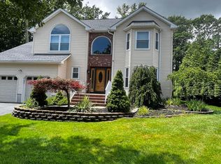 1624 Melville St, Oakhurst, NJ 07755