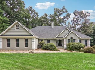 2 Thornapple Dr, Hendersonville, NC 28739