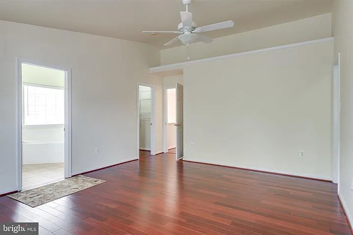 6805 Hollow Glen Ct — Photo 38
