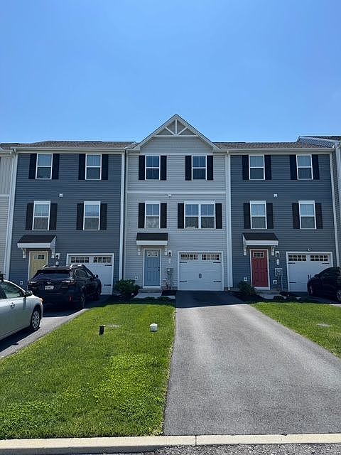 1st image of 62 Rose Glen Ct