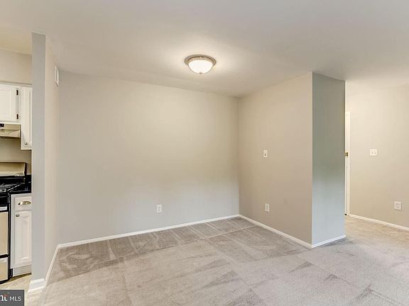 5th image of 1136 S Washington St APT 203