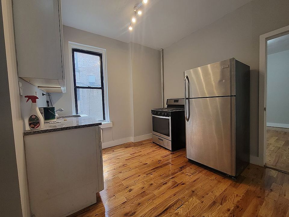2nd image of 732 E 21st St APT 1B