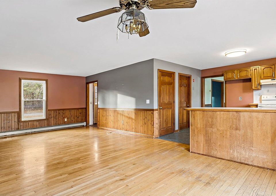 247 Fremont St, Taunton, MA 02780 Zillow