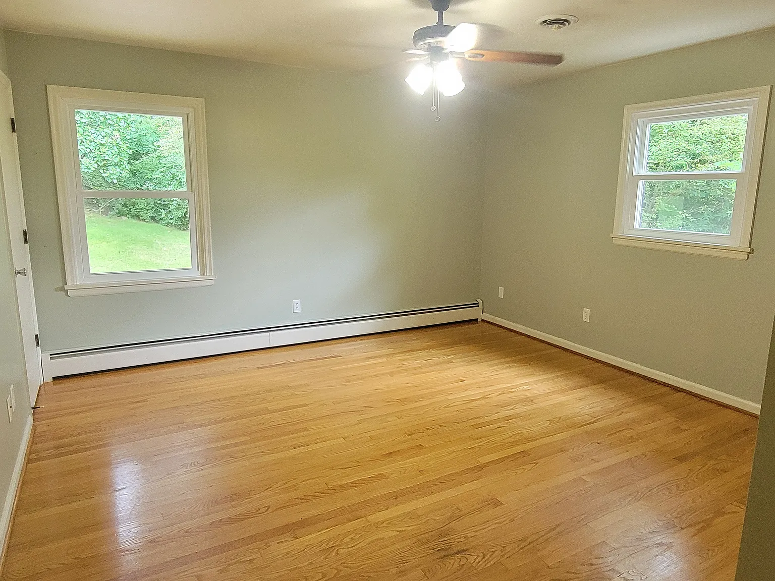 5 bed, 2687 sqft, $850 — Photo 2