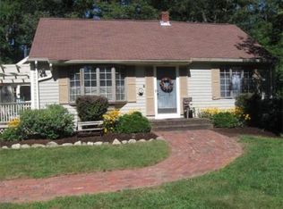 23 Marion St, Acushnet, MA 02743