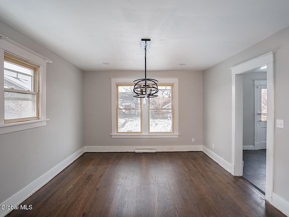 5th image of 21 Bruen Court