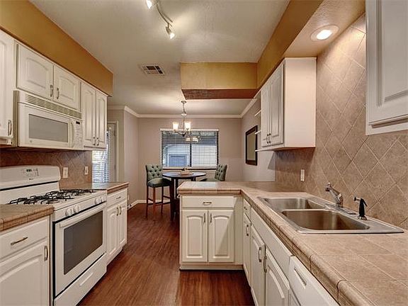 3rd image of 11200 Parkfield Dr #A