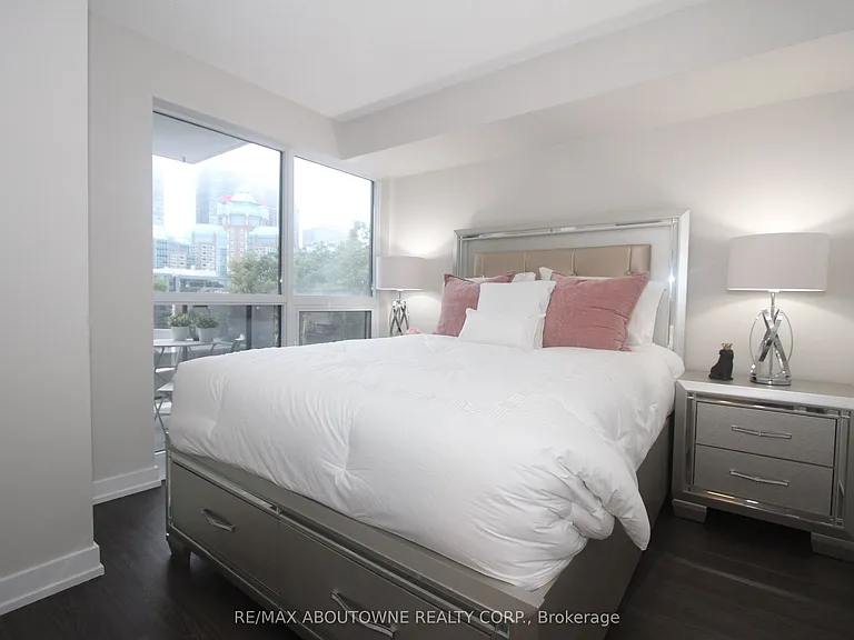 561 Sherbourne St #3207 — Photo 7