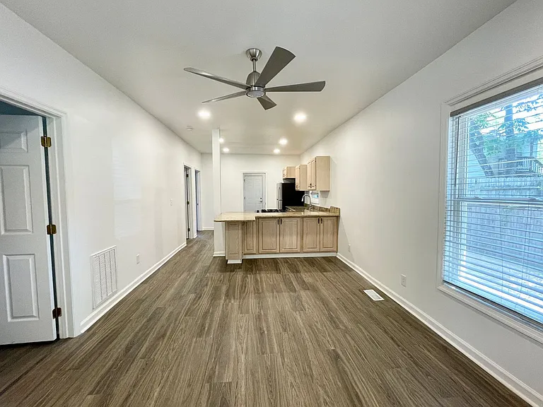 2615 Kershaw St — Photo 2
