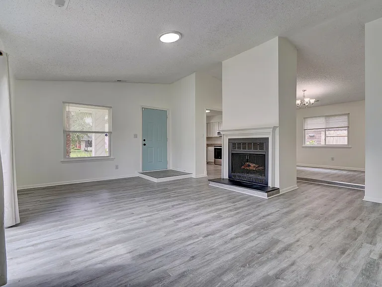 1801 Colleen Ct — Photo 9