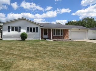 225 Hillcrest Rd, Waterloo, IA 50701