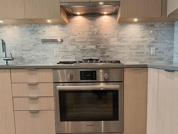 5th image of 9233 Odlin Rd #404