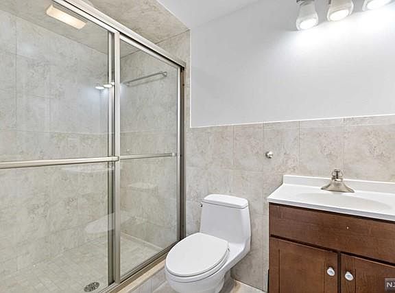 4th image of 376 Aurora Ave #A