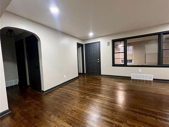 3rd image of 6423 S Benton Ave
