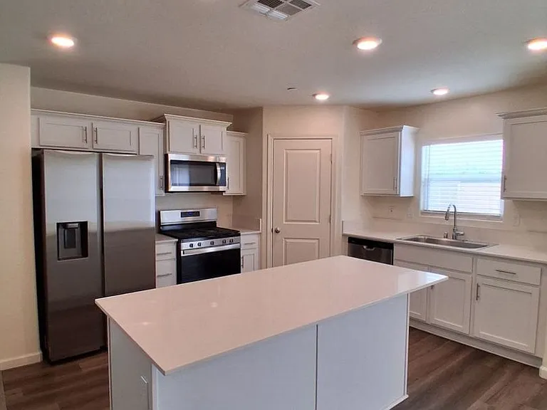 1646 Concord Ave — Photo 7