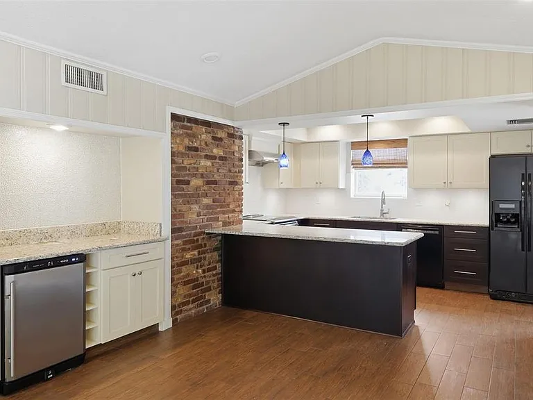 1228 Spring Lake Dr — Photo 10
