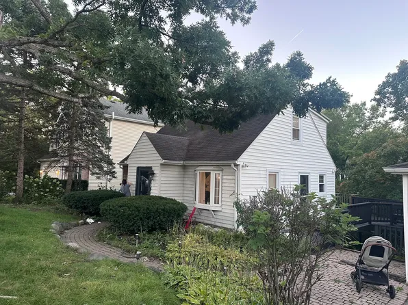 21317 W Shady Ln, Lake Zurich, IL 60047