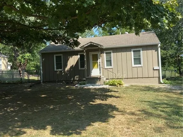 1341 S Kings Rd, Independence, MO 64055