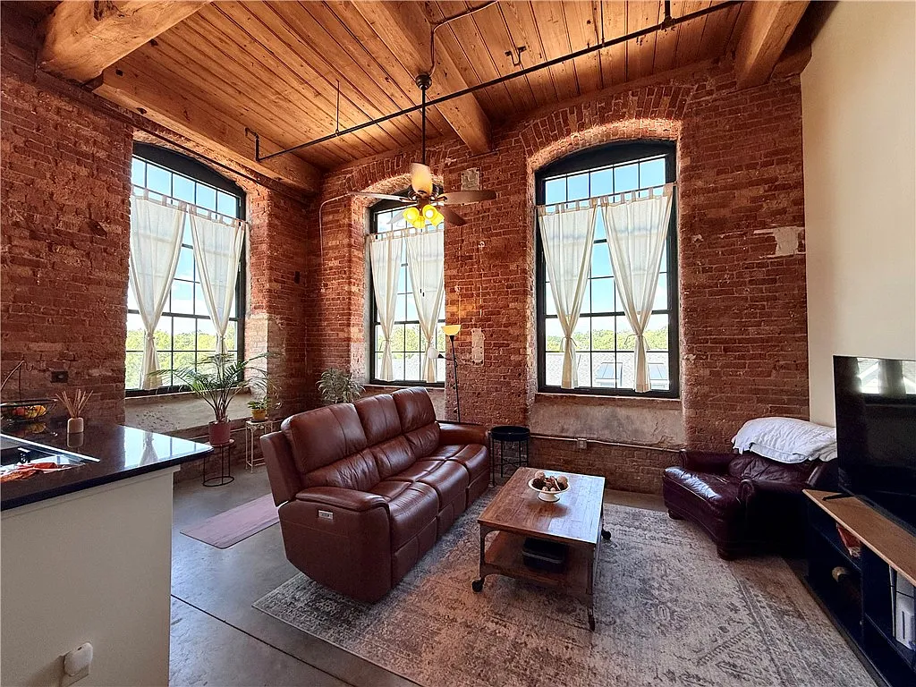 2 bed, 2.0 bath, 1420 sqft, $2,499 — Photo 3