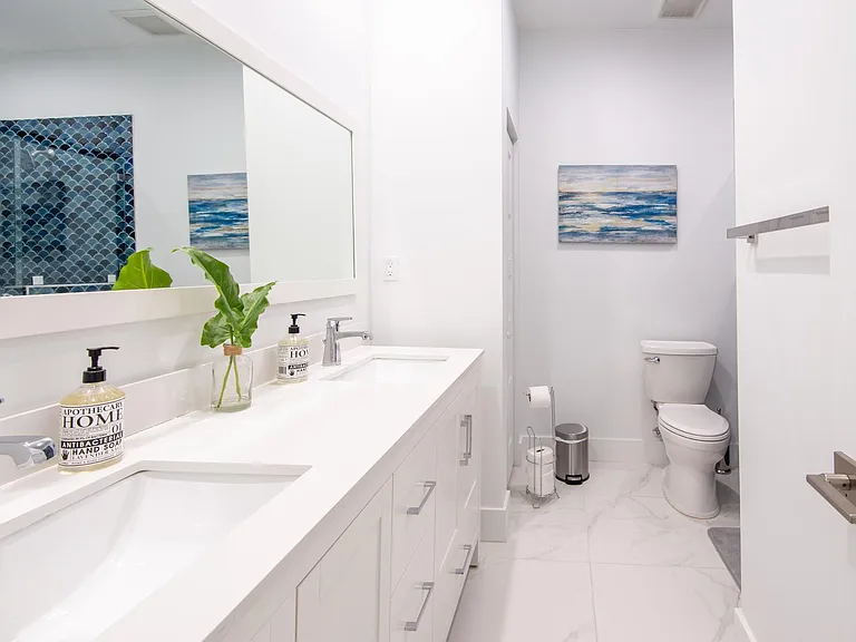 142 Avenue D — Photo 26