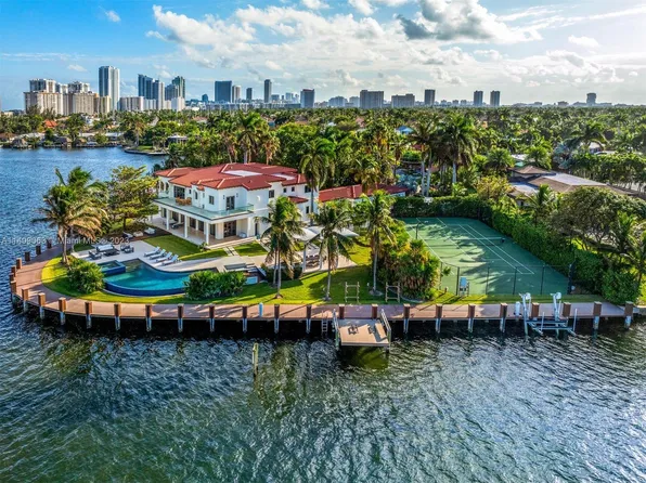 914 S Southlake Dr, Hollywood, FL 33019