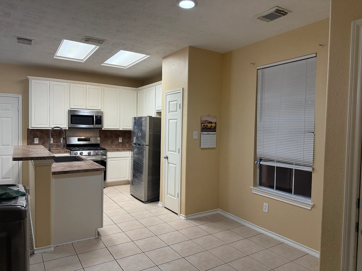 3 bed, 2.5 bath, 1504 sqft, $1,800 — Photo 3