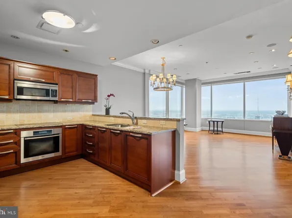 50 S 16th St Unit 4407, Philadelphia, PA 19102