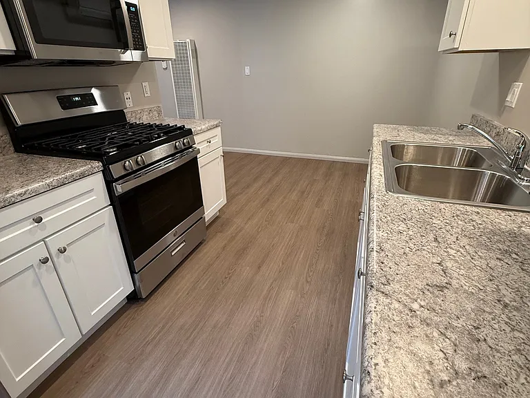 503 N Ventura Street Apt 5 Kitchen 3_06182025