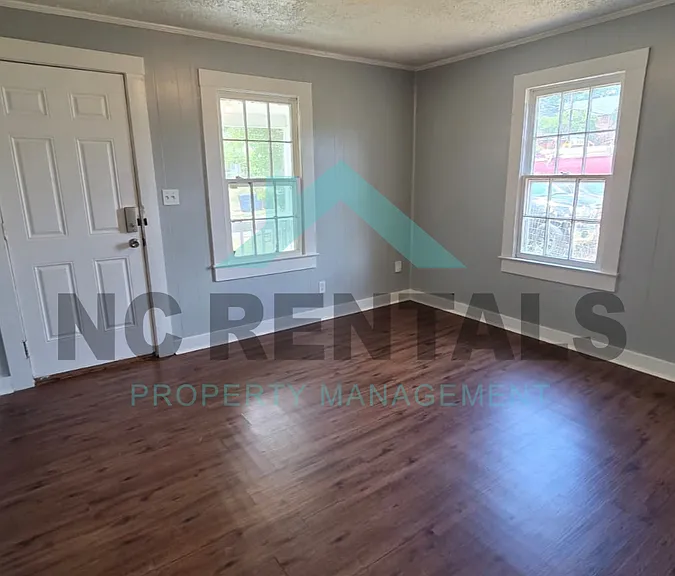 1415 Underwood Ave — Photo 4