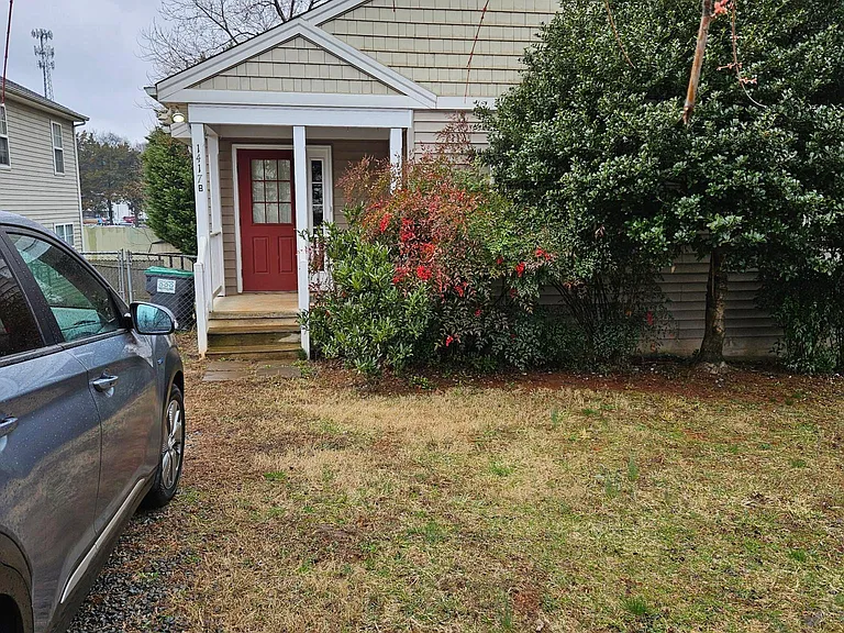 1417 Burgess Ln #B — Photo 1