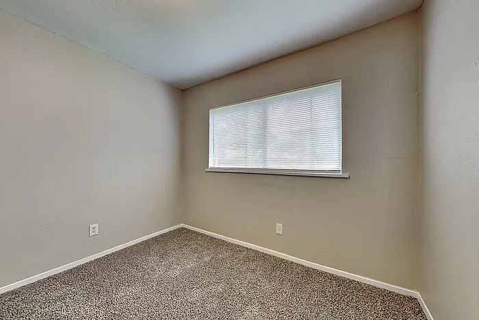 938 Hudson Dr — Photo 16