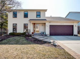 1275 Green Knolls Dr, Buffalo Grove, IL