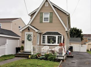 2 Court St W, East Rockaway, NY 11518