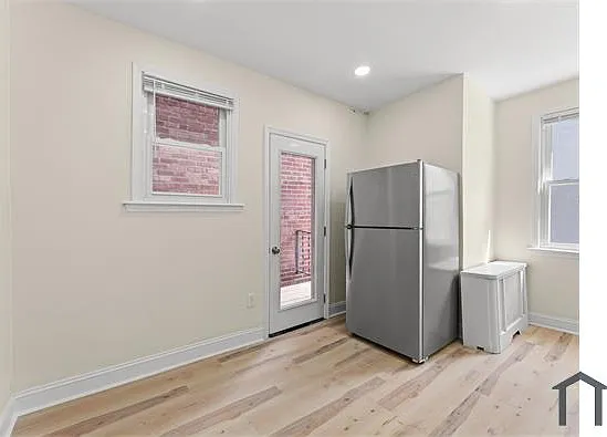 3 bed, $1,800 — Photo 3