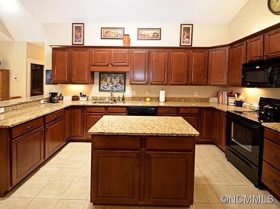 Look at all these cabinets!