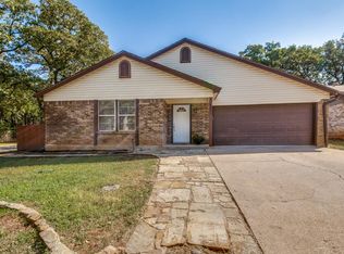 4801 Crestmont Ct, Arlington, TX 76017