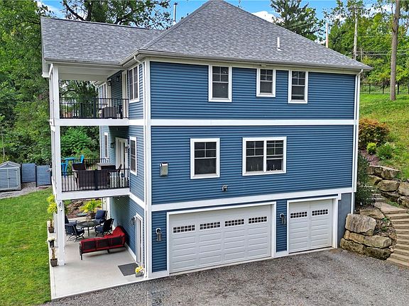 2nd image of 419 Harmony Rd