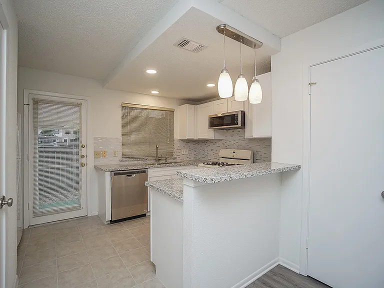 2810 Grants Lake Blvd #903 — Photo 17