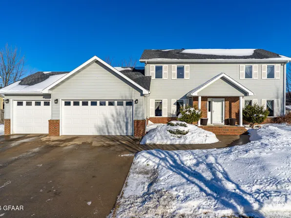 2396 44th Ave S, Grand Forks, ND 58201
