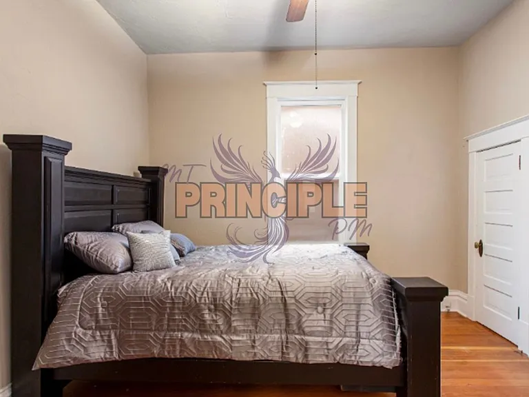 820-822 W Silver St — Photo 11