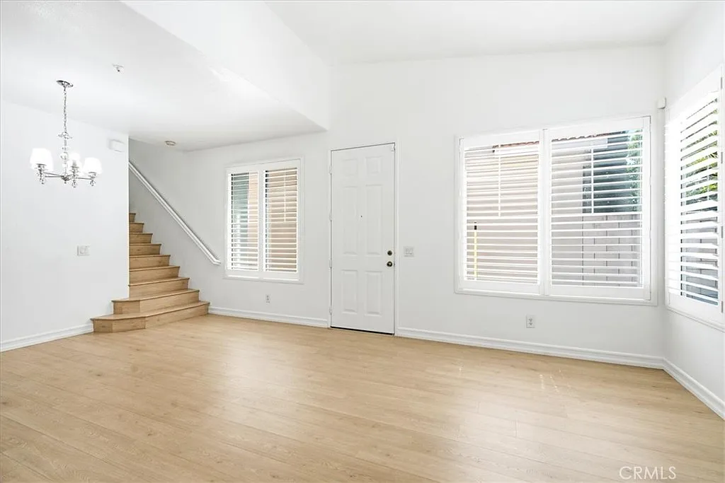 3 bed, 2.5 bath, 1367 sqft, $3,995 — Photo 4